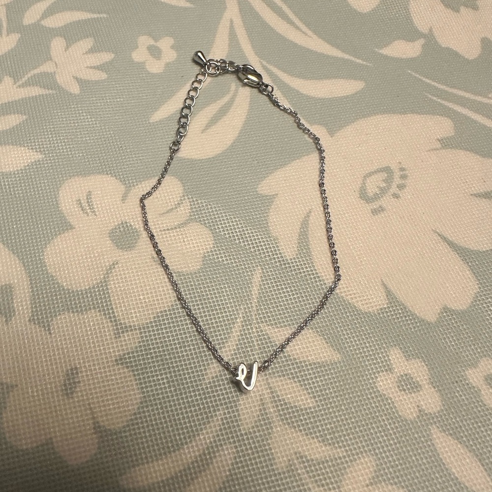 Women’s Dainty cursive “v” Sterling Silver Bracelet NEW